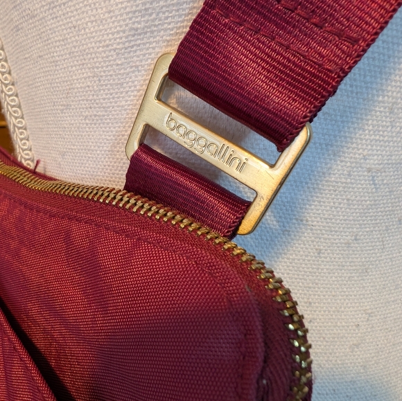 Maroon Baggalini Crossbody Tote Travel Bag Purse Gold Embellished - Picture 4 of 14